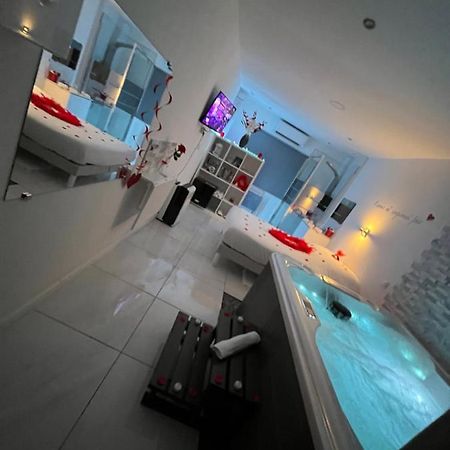Love Room Avec Spa Privatif Le Rove Exterior foto