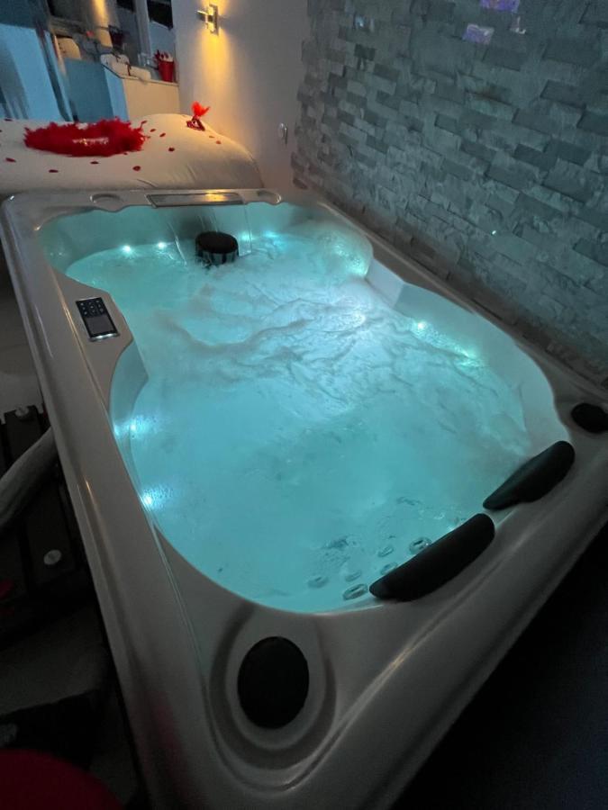 Love Room Avec Spa Privatif Le Rove Exterior foto
