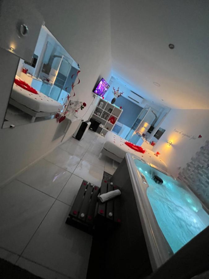 Love Room Avec Spa Privatif Le Rove Exterior foto